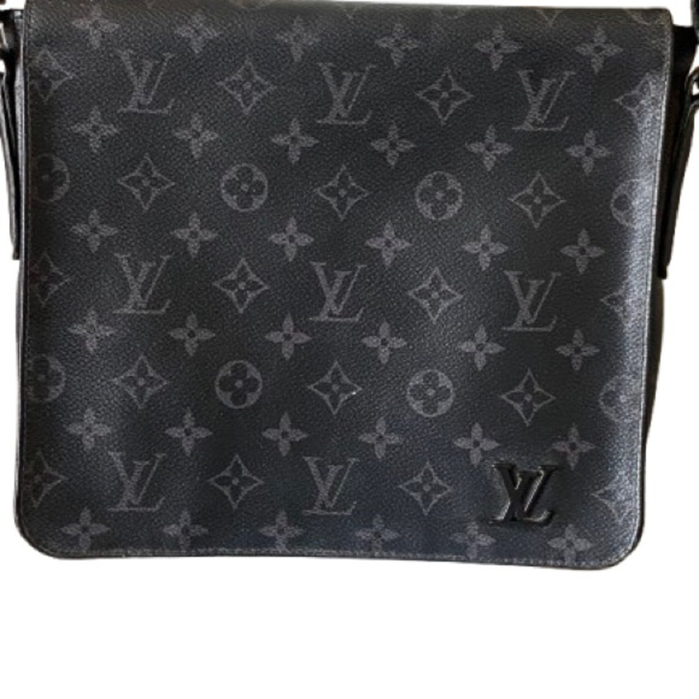 Louis Vuitton District PM